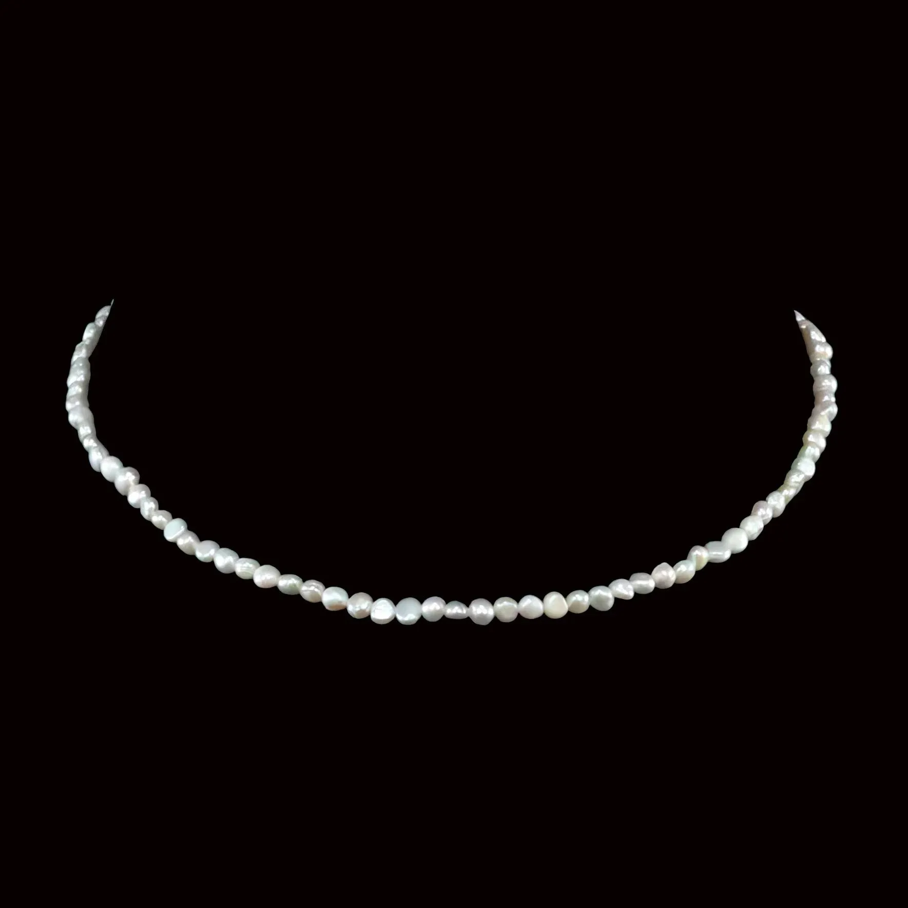 Adrián Natural Freshwater Pearl Choker